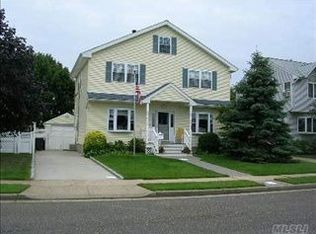 77 Polk St, Freeport, NY