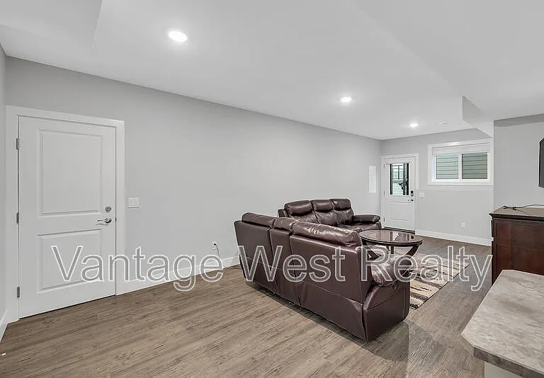 2580B Crown Crest Dr — Photo 5