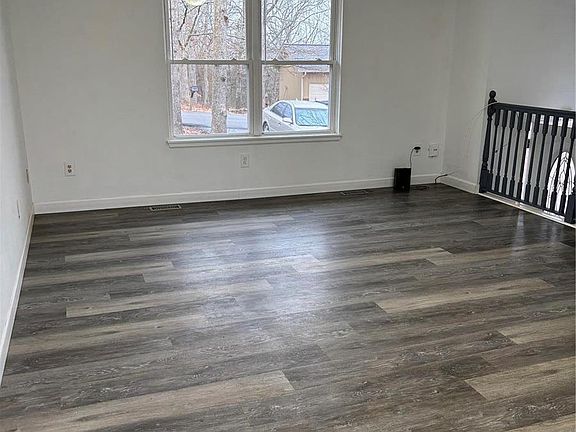 4th image of 308 Pearl Dr