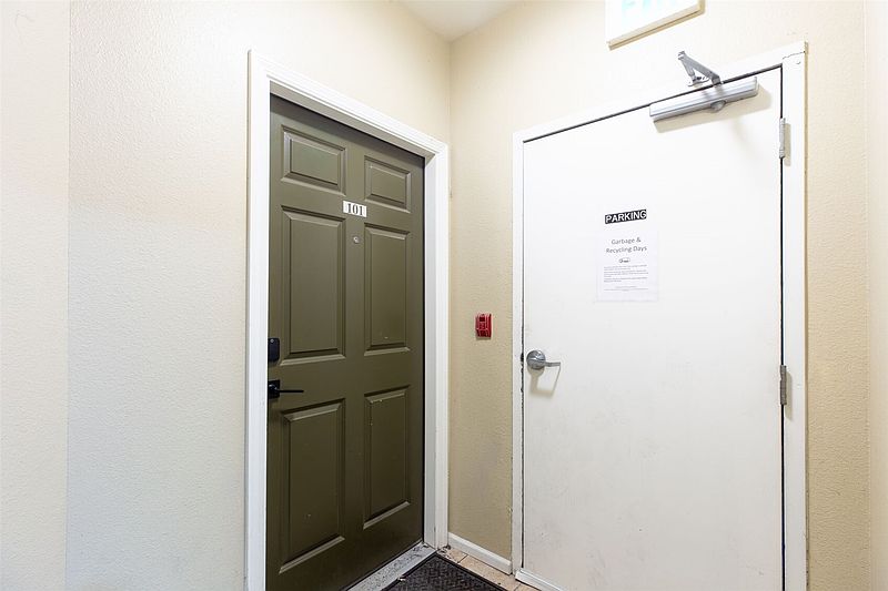 5th image of 10511 Midvale Avenue N #101
