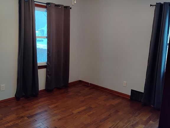 3rd image of 322 Vinewood Ct