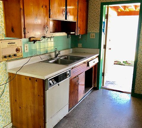 4th image of 7114 N 50th St