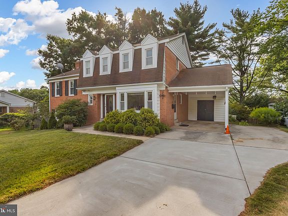 3rd image of 15 Clemson Ct
