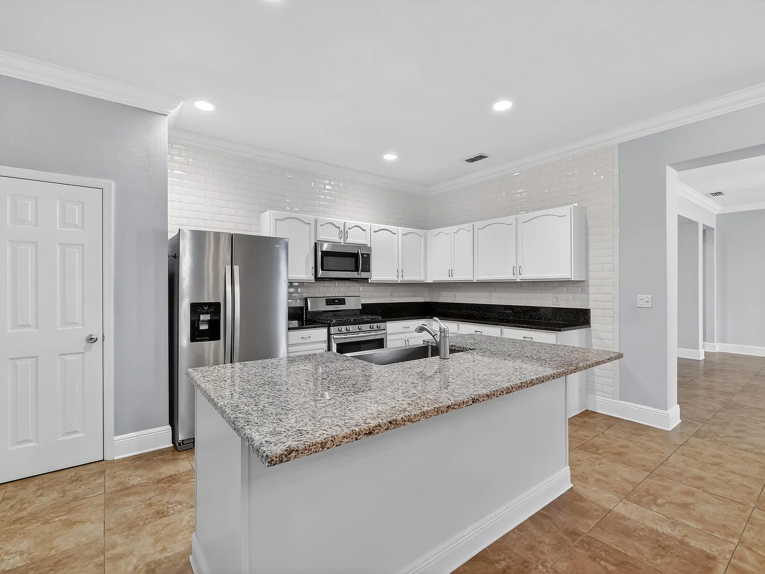 3 bed, 2.0 bath, 1622 sqft, $2,650 — Photo 3