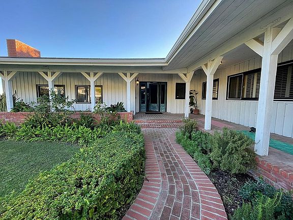 3rd image of 3825 Malibu Country Dr