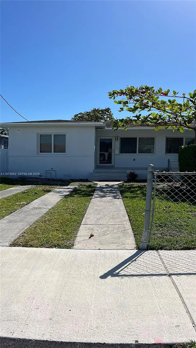 Building Photo - 2800 SW 25th St #1