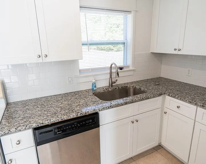 406 Essex Dr — Photo 15