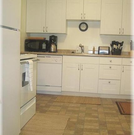 2nd image of 1159 N Catherine St