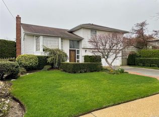 1902 Edward Ln, Merrick, NY 11566