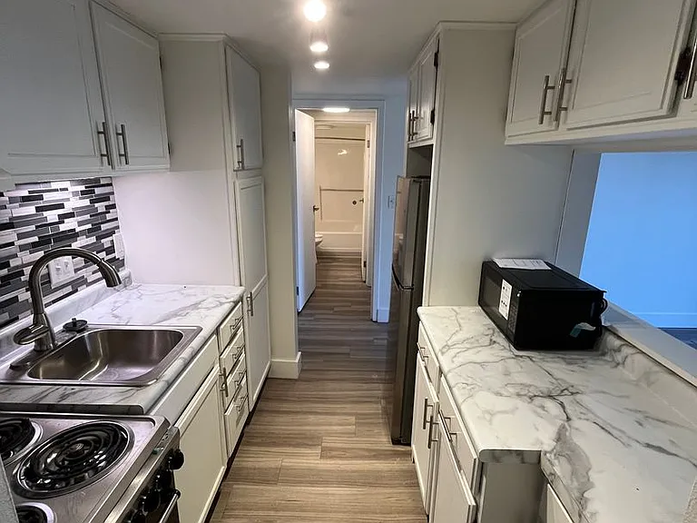 Sycamore Place Apartments — Photo 31