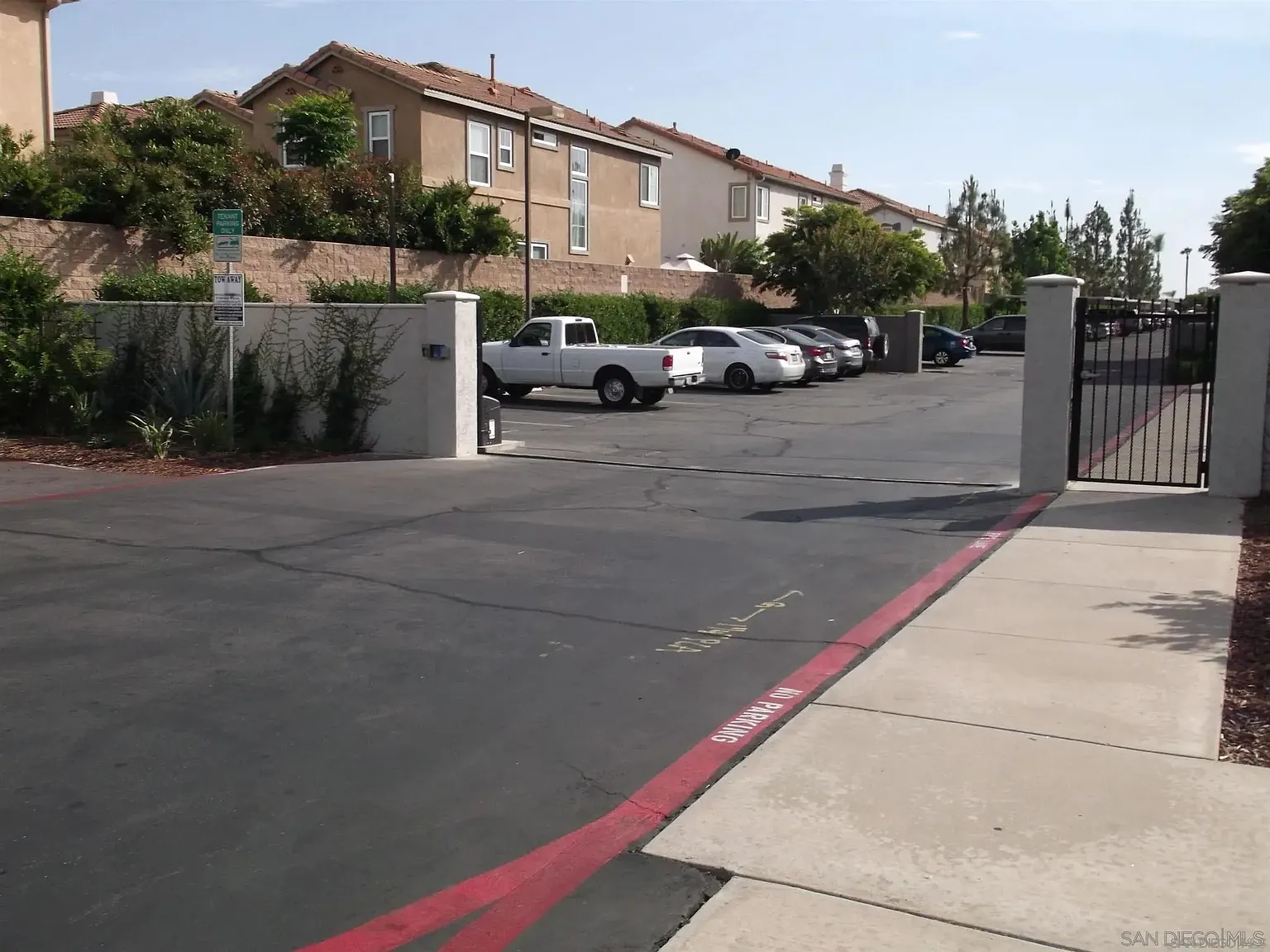 2 bed, 1.5 bath, 900 sqft, $2,595 — Photo 4