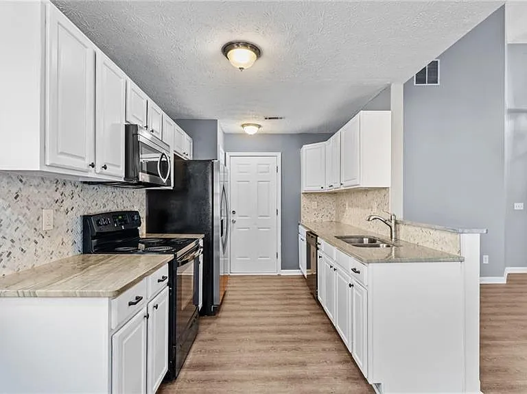 405 Christopher Ln — Photo 8