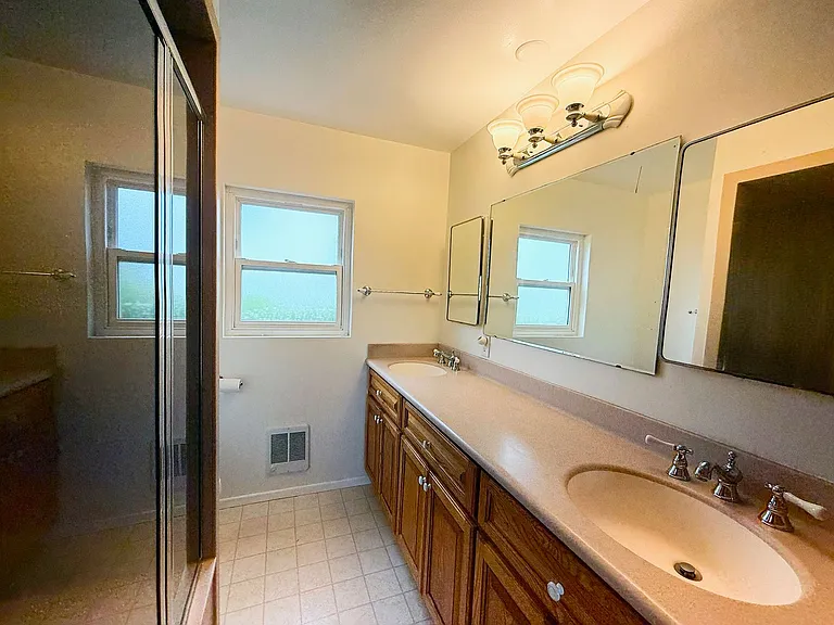 1284 Alexandria Dr — Photo 12