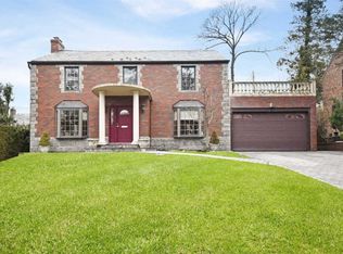 59 Sherry Hill Ln, Manhasset, NY 11030