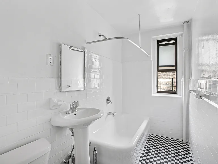 939 Woodycrest Ave #420 — Photo 5