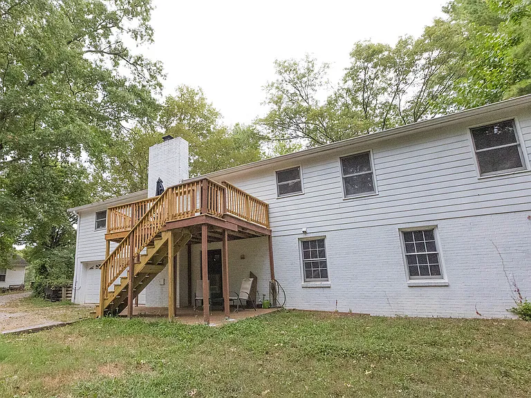 210 Elliott Ct — Photo 8