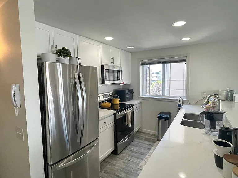 2432 Dexter Ave N #200 — Photo 6