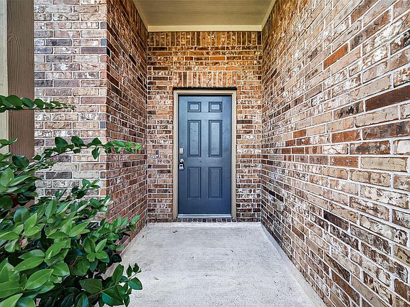 4th image of 21522 Autumn Summit St