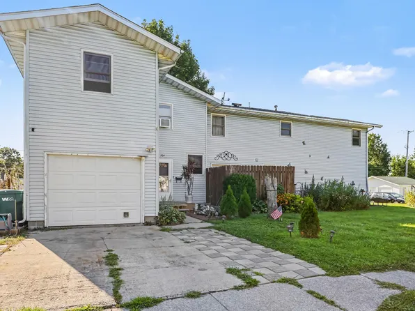 204 D St, La Porte, IN 46350