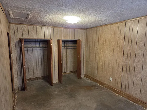 905 S Franklin Ave, Monahans, TX 79756