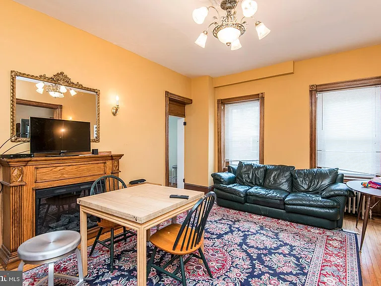 133 Dupont St — Photo 7