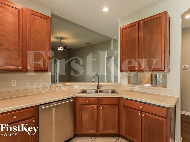 1427 Main St — Photo 9