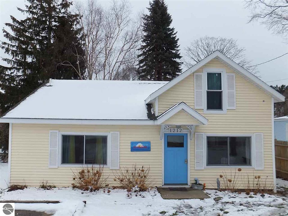 1st image of 1212 Elm St