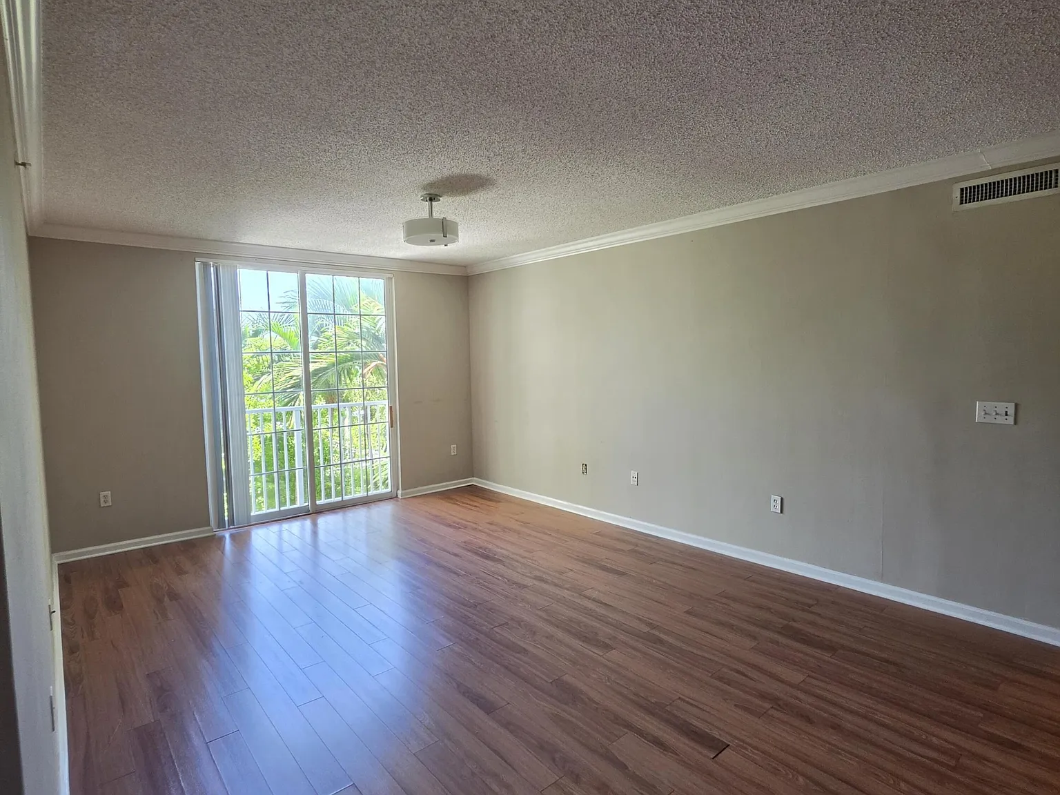 2 bed, 2.0 bath, 1120 sqft, $2,490 — Photo 3
