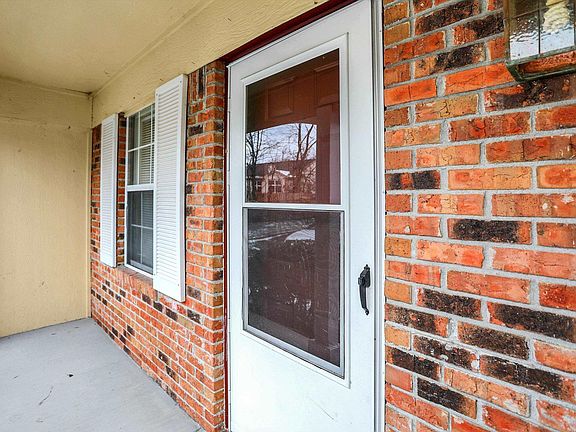 3rd image of 2377 S Worthington Ln