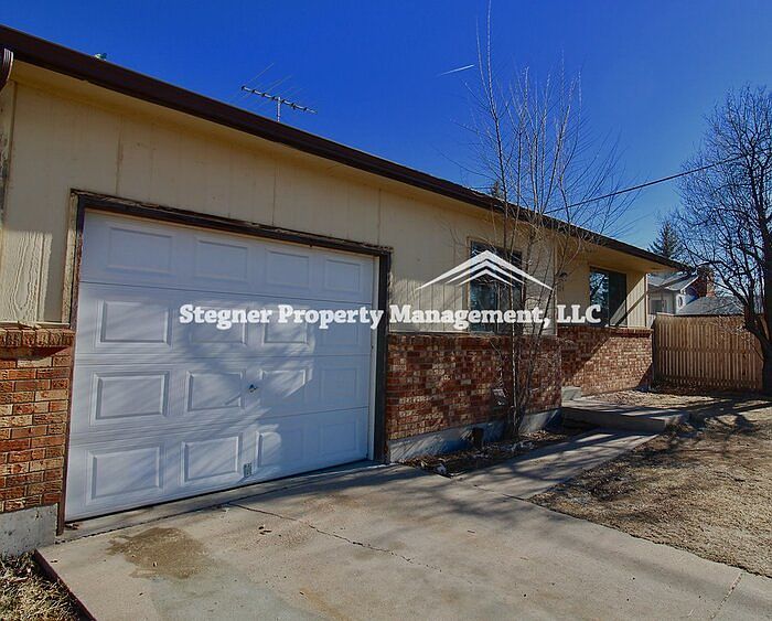 1st image of 924 Glenmoor Dr