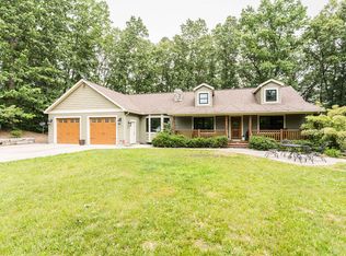 8319 Pine Island Dr NE, Comstock Park, MI 49321