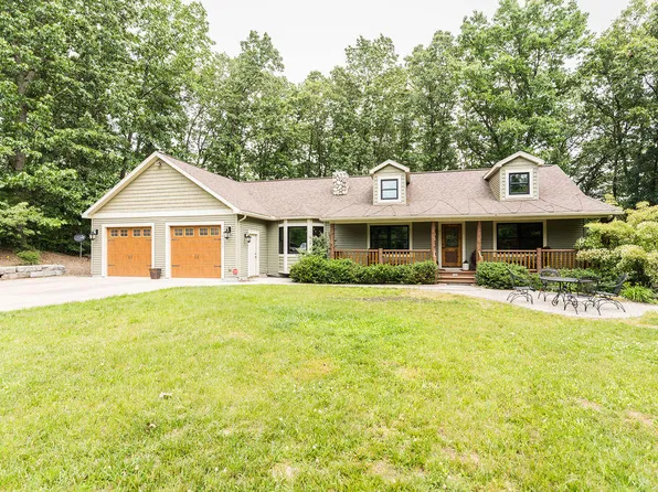8319 Pine Island Dr NE, Comstock Park, MI 49321
