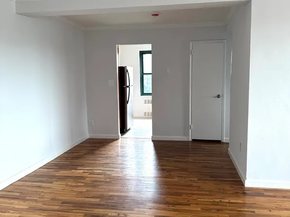 210 Atlantic Ave APT B4b, Lynbrook, NY 11563
