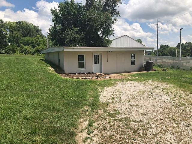 1st image of 396 N Lincoln Dr