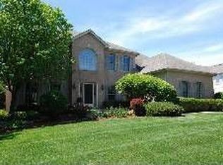 1042 Saint Andrews Cir, Geneva, IL 60134