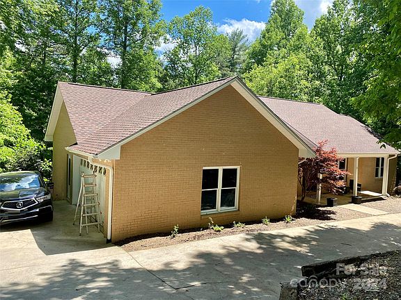 3rd image of 1022 Bramblewood Ct NE