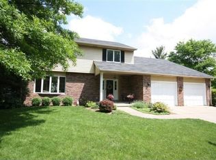 1056 Goldfinch Rd, Columbus, IN 47203