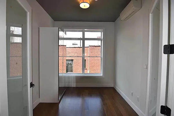 Rented by Tapiro Realty | media 9