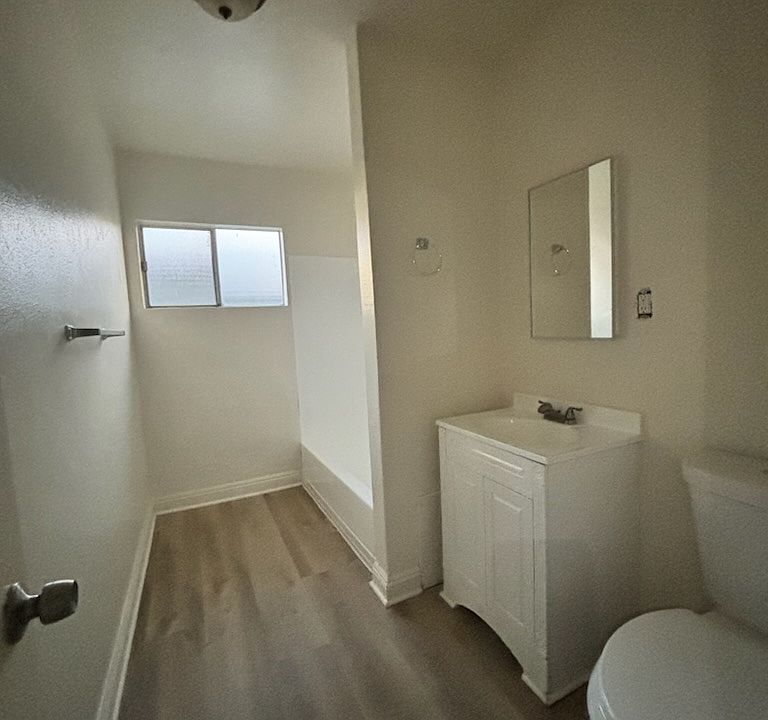 2nd image of 950 S Gilbuck Dr APT C