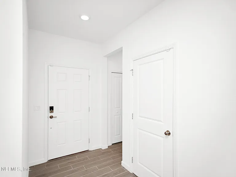 348 Rosemont Dr — Photo 3