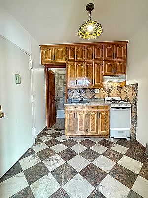 2nd image of 89 Diamond St #G
