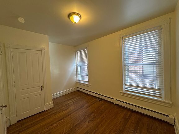 4th image of 527-531 Linden St #1