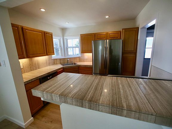 5th image of 604 Prospect Ave