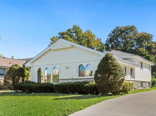 9517 W Grantosa Dr, Wauwatosa, WI 53222