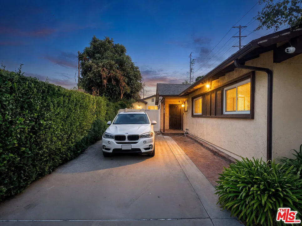 3 bed, 2.0 bath, 1570 sqft, $4,600 — Photo 3