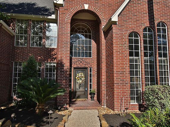 Welcoming entrance to a meticulously maintained 4 bedroom