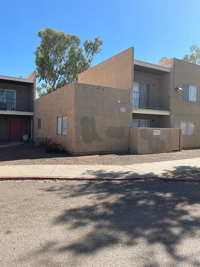2813 E. Paradise Lane (LW) — Photo 1