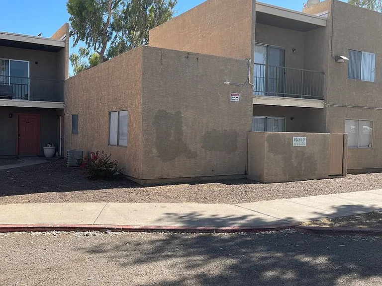 2813 E Paradise Ln — Photo 1