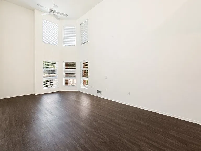 One55 Lofts — Photo 22
