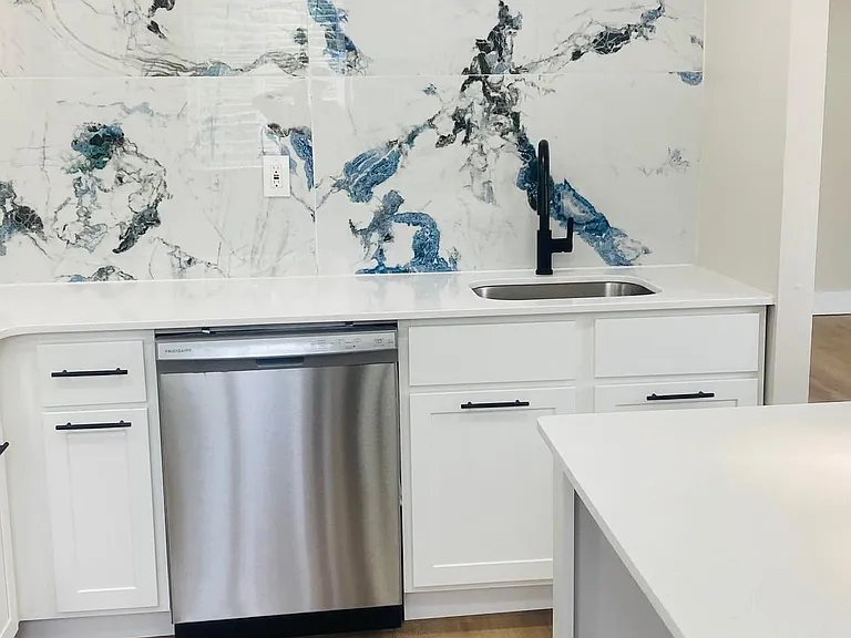 Laura Lane Apartments — Photo 10